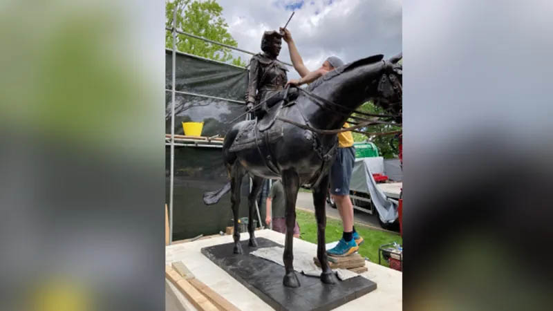 The bronze sculpture of Queen Elizabeth II