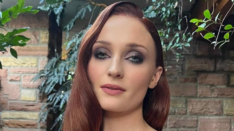 Sophie Turner Smokey makeup